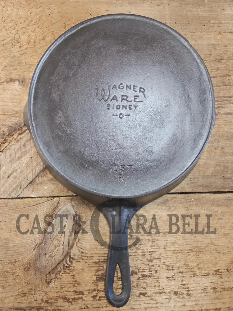 Hard to find 1920βs era βCenterβ Stylized logo Wagner Ware #7 Cast Iron Skillet 1057 A Skillet