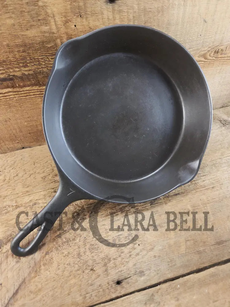Hard to find 1920βs era βCenterβ Stylized logo Wagner Ware #7 Cast Iron Skillet 1057 A Skillet