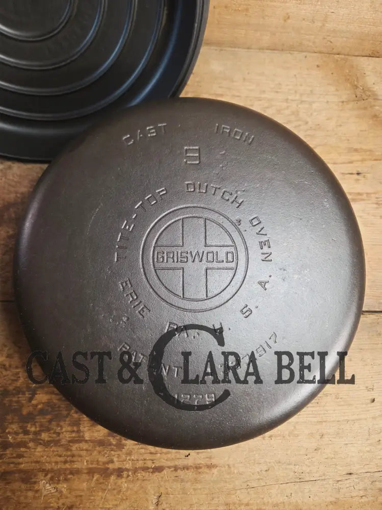 Hard to find 1920βs Griswold #9 Dutch Oven w/ Large Block Logo p/n 1279 and p/n 1289 Button-top Lid with EZ Clean
