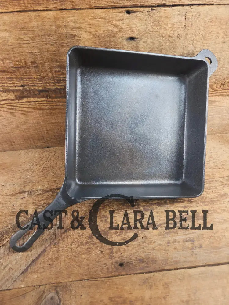 Hard to Find! 1930βs Griswold No. 768 B Square Utility Skillet. GREAT for cornbread and brownies! Skillet