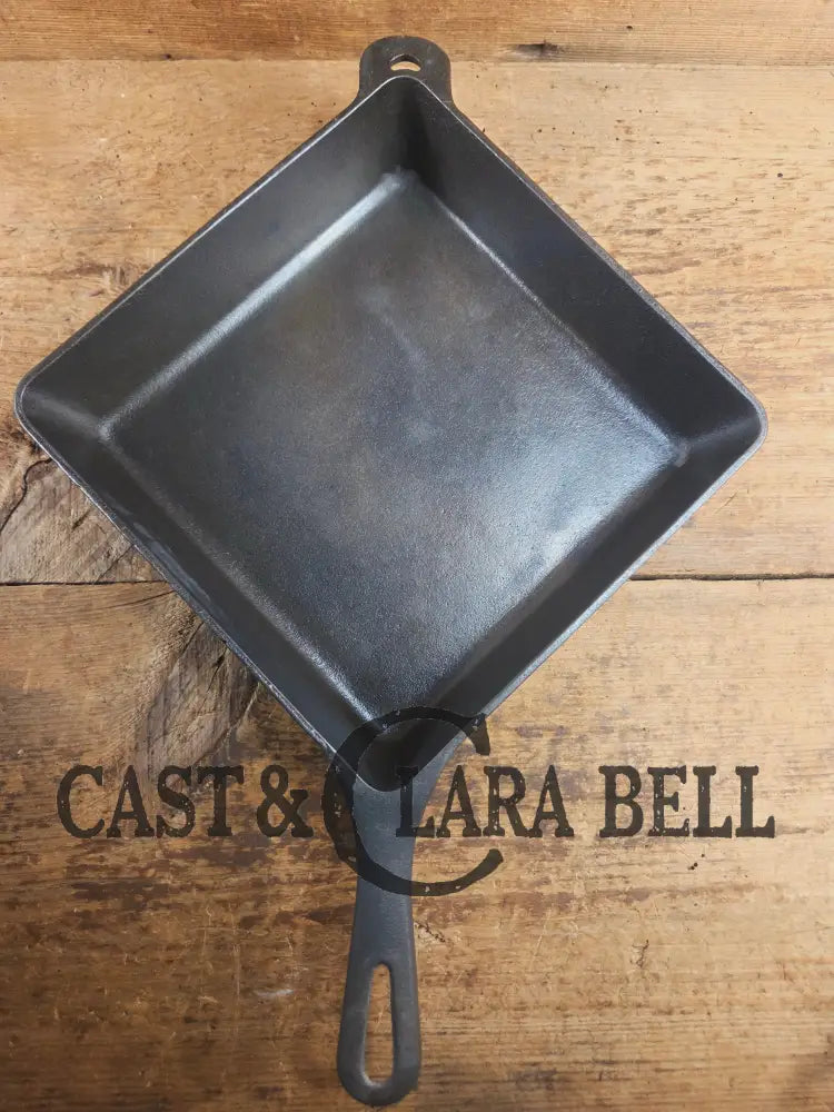 Hard to Find! 1930βs Griswold No. 768 B Square Utility Skillet. GREAT for cornbread and brownies! Skillet