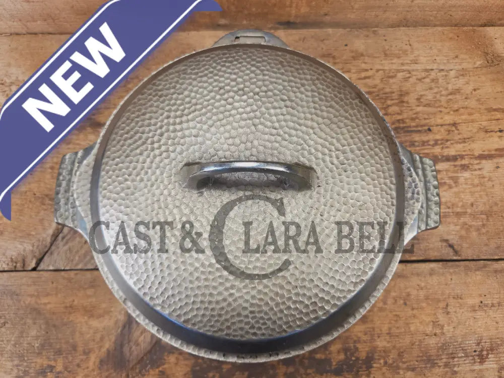 Hard to find 1930’s Hammered AND Duo-Chrome Finish Griswold No. 8 Hinged Dutch Oven w/ Small Logo 2058 - Dutch Ovens