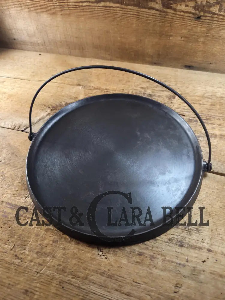 Hard to Find 1st Series 1890’s Wagner ’Arc’ logo #12 Bailed Griddle. Awesome barely used condition for its age. Perfect