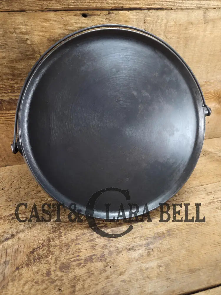 Hard to Find 1st Series 1890’s Wagner ’Arc’ logo #12 Bailed Griddle. Awesome barely used condition for its age. Perfect