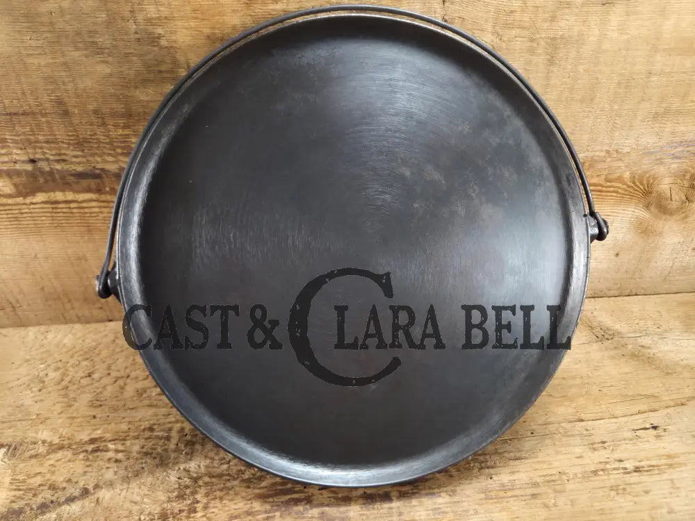 Hard to Find 1st Series 1890’s Wagner ’Arc’ logo #12 Bailed Griddle. Awesome barely used condition for its age. Perfect