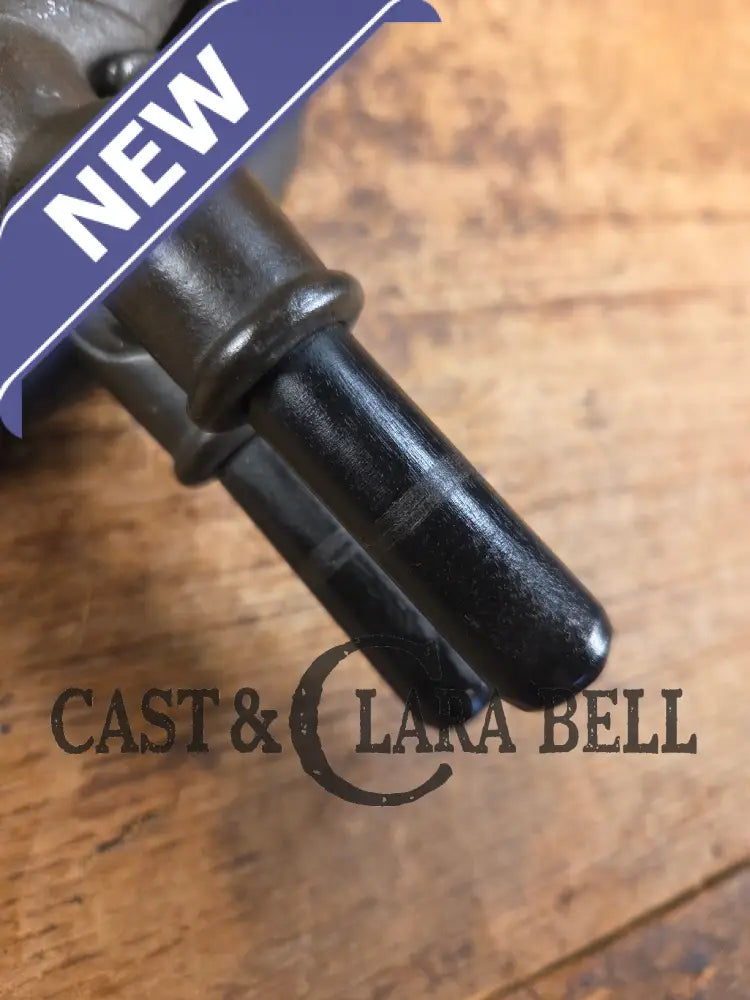 Hard to find and Beautiful!! 1880’s Griswold No. 7 Waffle Iron with low button hinge base. Don’t miss this one Waffle