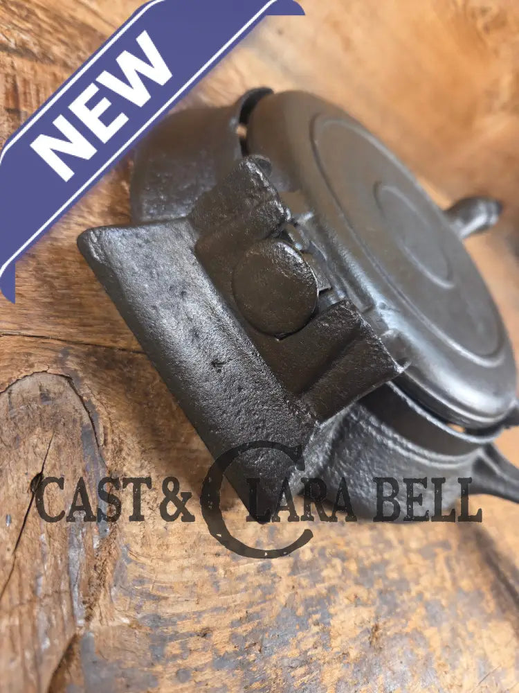 Hard to find and Beautiful!! 1880’s Griswold No. 7 Waffle Iron with low button hinge base. Don’t miss this one Waffle