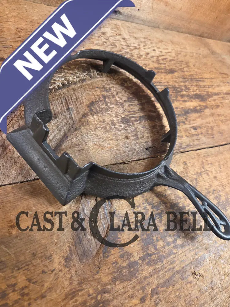 Hard to find and Beautiful!! 1880’s Griswold No. 7 Waffle Iron with low button hinge base. Don’t miss this one Waffle