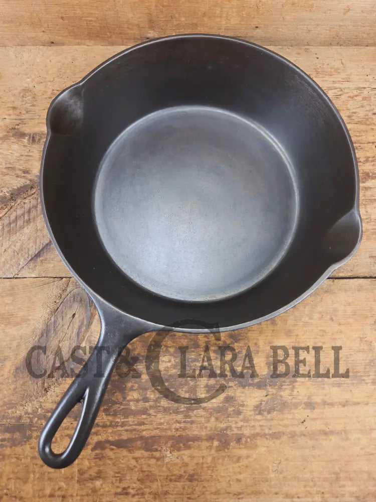 Hard to Find and GORGEOUS 1900 Era Early Wagner ’Arc’ DEEP #8 Skillet with Wagner Sawtooth Lid. What a special piece to