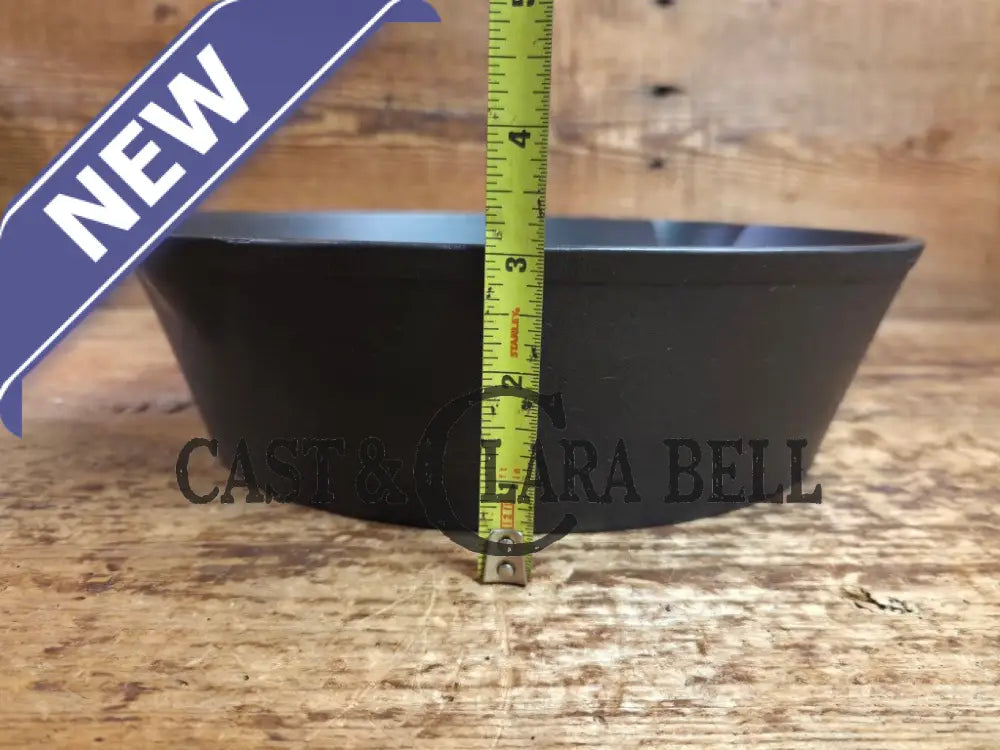 Hard to Find and GORGEOUS 1900 Era Early Wagner ’Arc Straight’ DEEP #8 Skillet. What a special piece to own Skillet