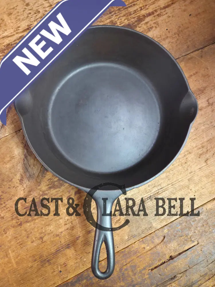 Hard to Find and GORGEOUS 1900 Era Early Wagner ’Arc Straight’ DEEP #8 Skillet. What a special piece to own Skillet