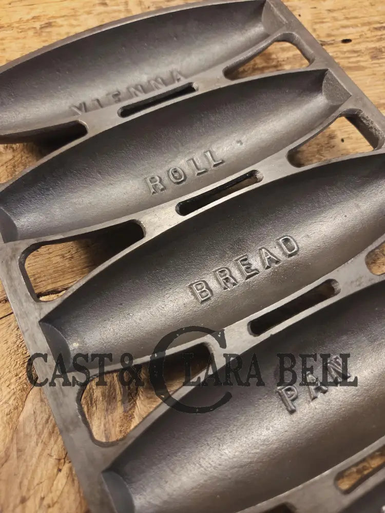 Hard to Find! Beautiful 1930βs Griswold No. 26 Vienna Pan 6 cup p/n 958. Restored and Ready to Use! SC24