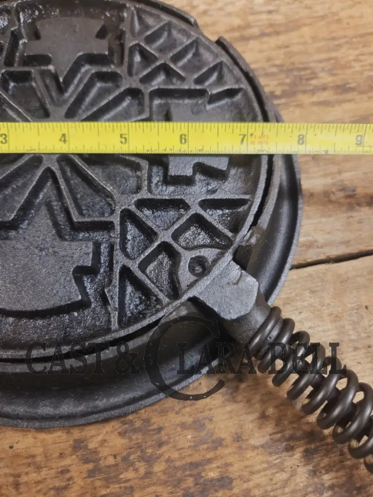 Hard to find check out the waffle pattern! 1920’s ’Keen Kutter’ by E.C. Simmons (Simmons hardware) #8 Waffle Iron with