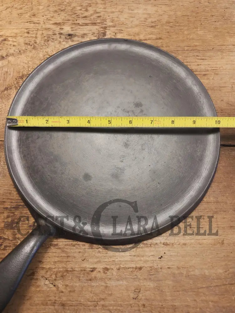 Hard to find! Griswoldβs Good Health #9 Cast Iron Round Griddle 621. Fantastic for pizzas pancakes or bacon! Griddle