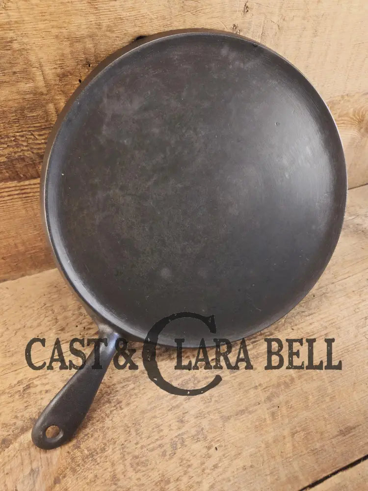 Hard to find! Griswoldβs Good Health #9 Cast Iron Round Griddle 621. Fantastic for pizzas pancakes or bacon! Griddle