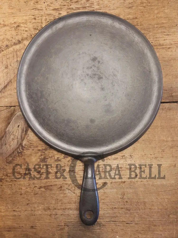 Hard to find! Griswoldβs Good Health #9 Cast Iron Round Griddle 621. Fantastic for pizzas pancakes or bacon! Griddle