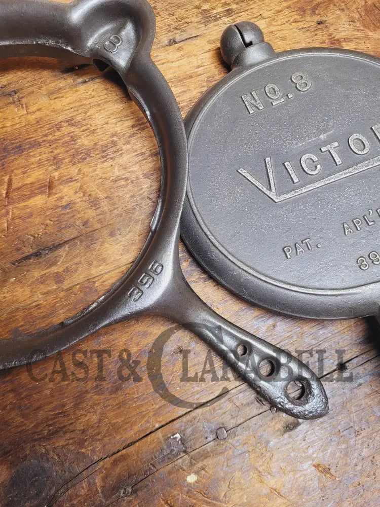 Hard To Find! Griswolds Victor Brand Waffle Iron. Awesome Gift Idea! Skillet