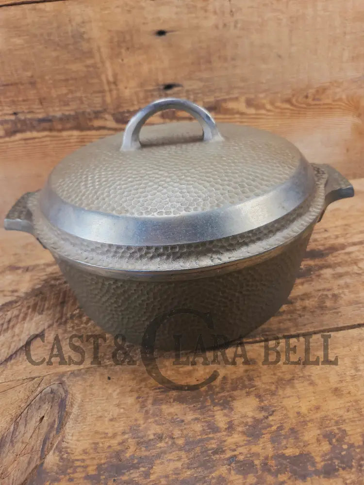 Hard to find 1930’s Hammered AND Duo-Chrome Finish Griswold No. 8 Hinged Dutch Oven w/ Small Logo 2058 - Dutch Ovens