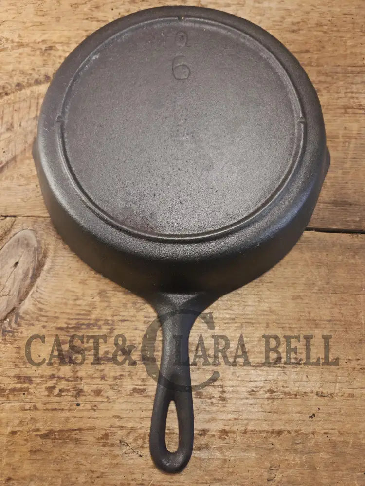 Hard to find in the Lodge Blob Series. 1930βs Lodge #6 Cast Iron Skillet with 3 Notch Heat Ring. Raised Blob makers