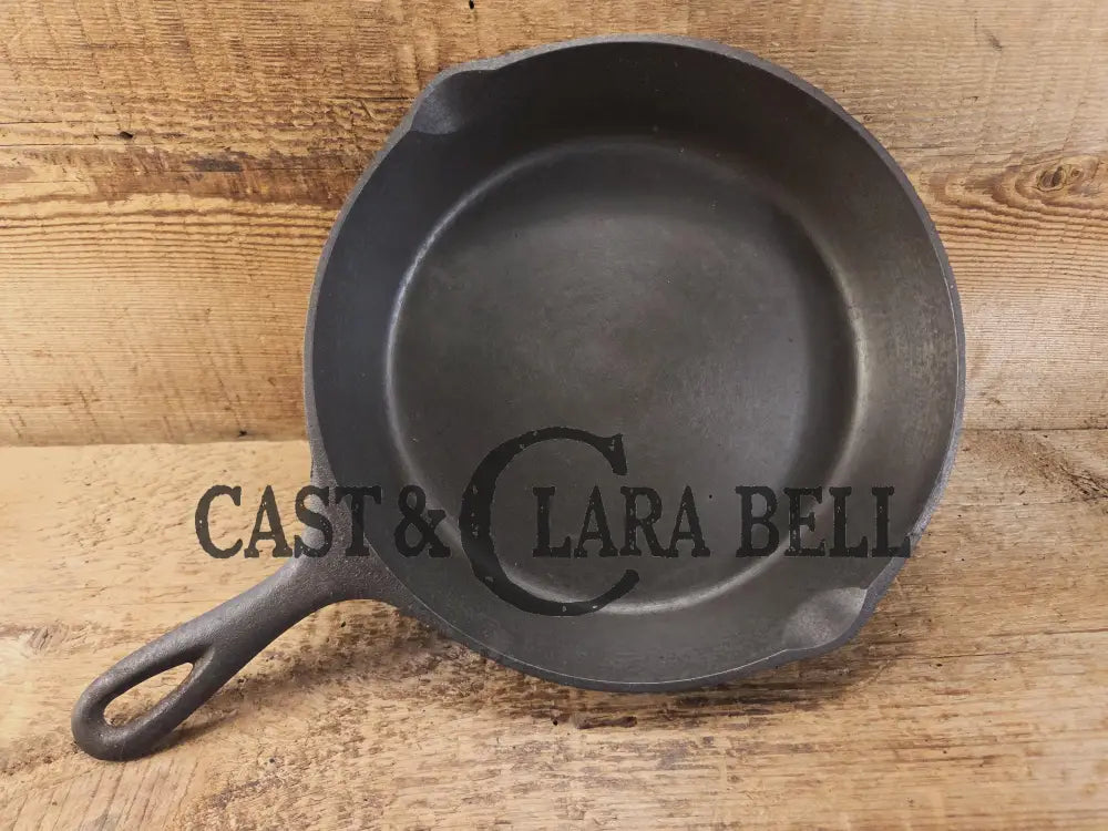Hard to find in the Lodge Blob Series. 1930โs Lodge #6 Cast Iron Skillet with 3 Notch Heat Ring. Raised Blob makers