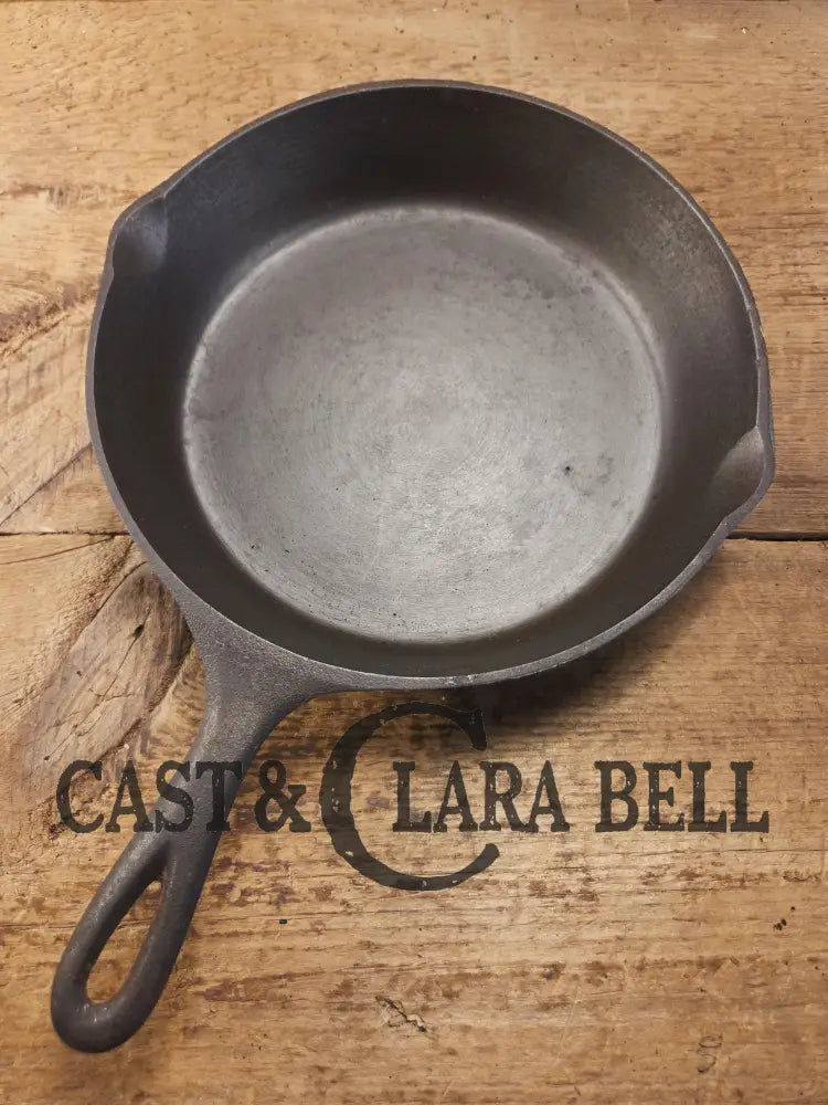 Hard to find in the Lodge Blob Series. 1930âs Lodge #6 Cast Iron Skillet with 3 Notch Heat Ring. Raised Blob makers