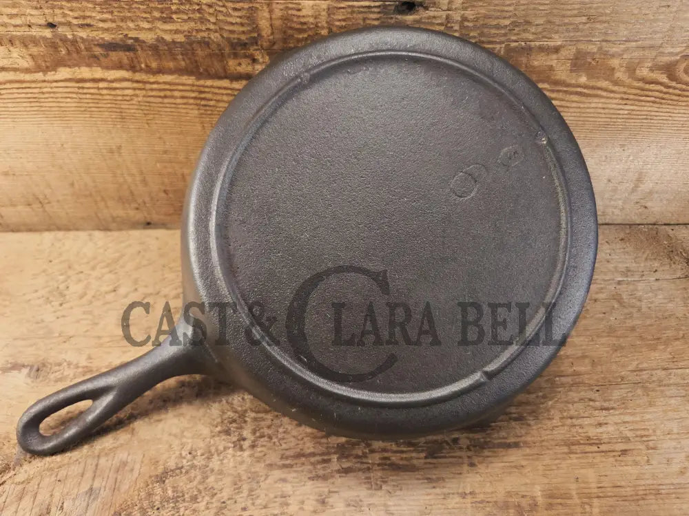 Hard to find in the Lodge Blob Series. 1930βs Lodge #6 Cast Iron Skillet with 3 Notch Heat Ring. Raised Blob makers