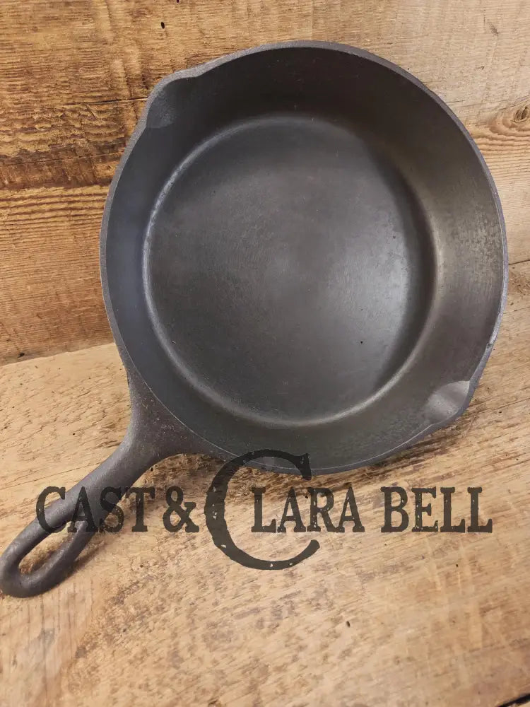 Hard to find in the Lodge Blob Series. 1930âs Lodge #6 Cast Iron Skillet with 3 Notch Heat Ring. Raised Blob makers