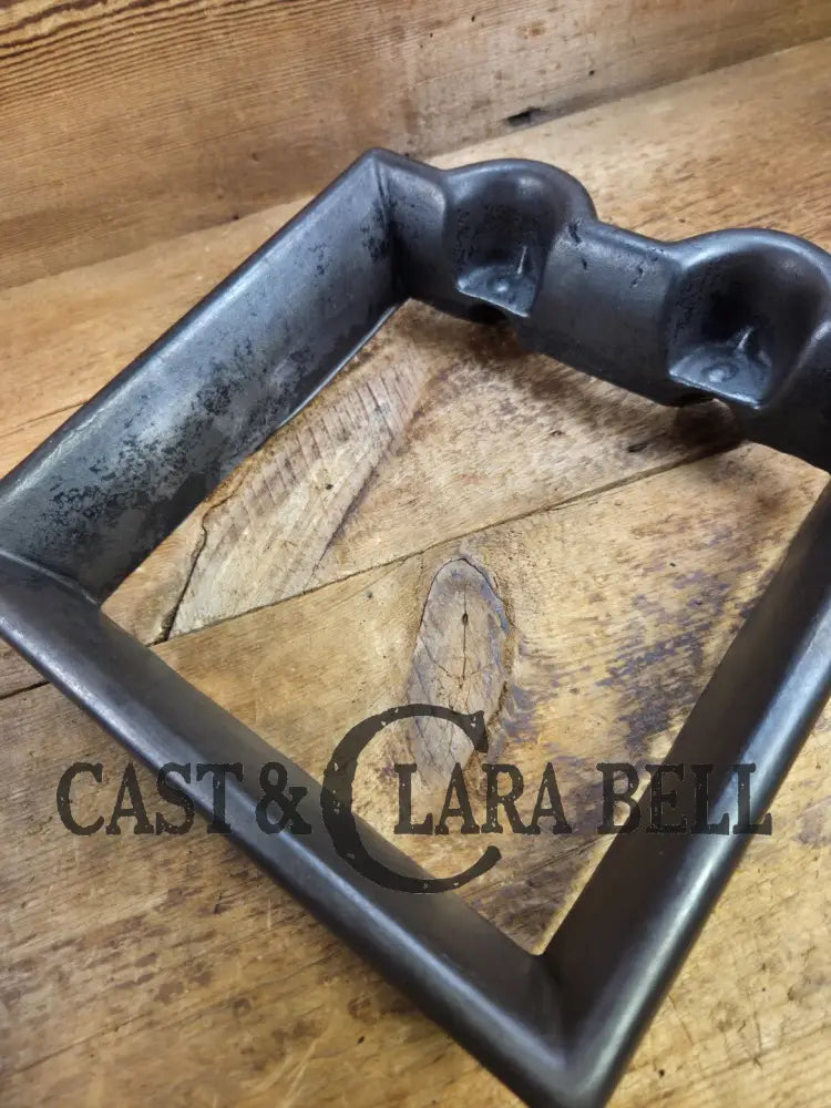 Hard to find showstopper! 1910’s Era Wagner Waffle Iron with matching bailed base. Don’t miss this one! Waffle Iron