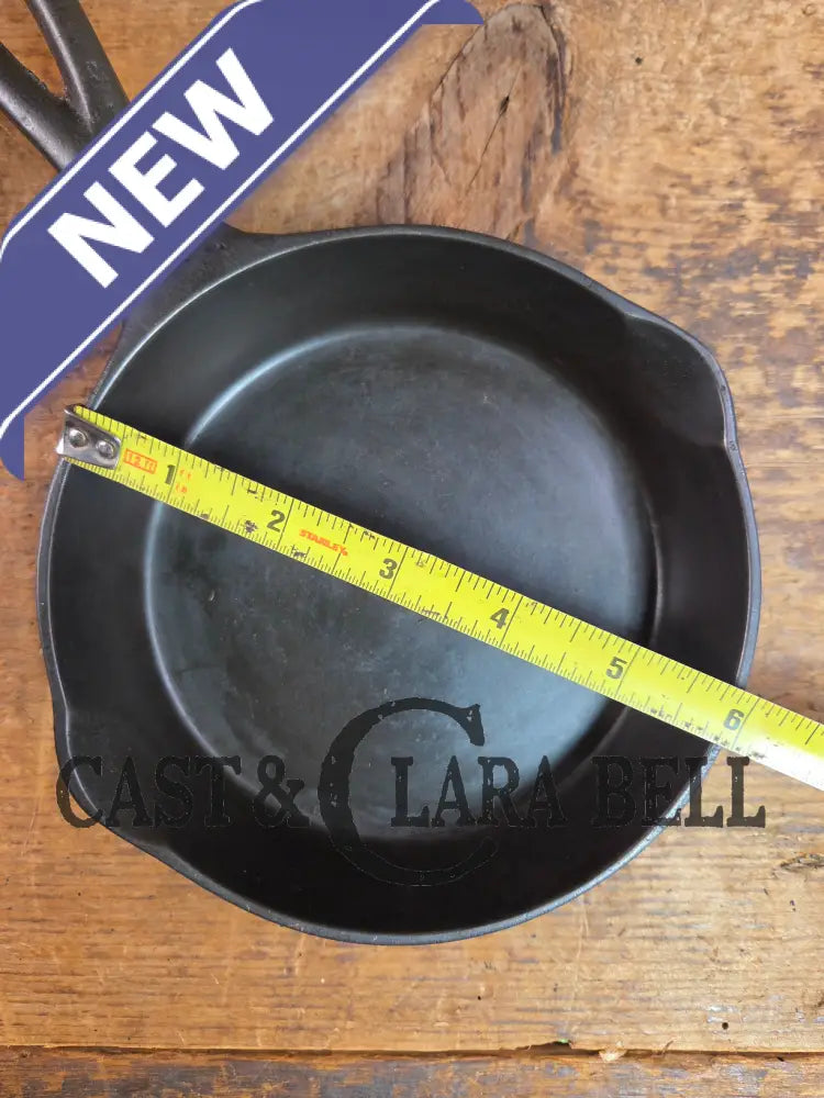 HARD TO FIND! Wagner Made Wertz and Singer #2 Cast Iron Advertising Skillet for Wertz & Singer. Stylized logo Great