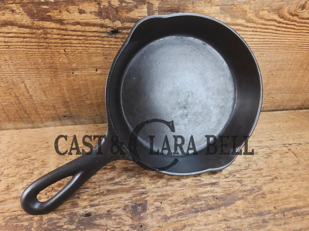 HARD TO FIND! Wagner Ware #2 Cast Iron Skillet. Stylized logo Great collectorβs piece Skillet