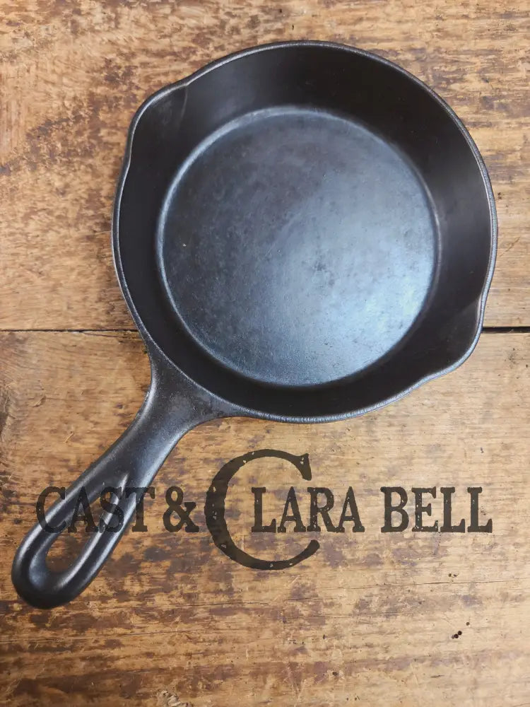HARD TO FIND! Wagner Ware #2 Cast Iron Skillet. Stylized logo Great collectorβs piece Skillet