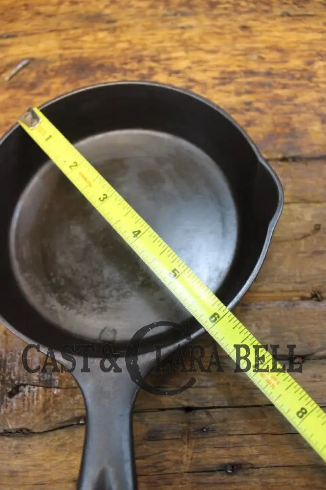 Hard To Find! Wagner Ware #2 Cast Iron Skillet. Stylized Logo Great Collectorโs Piece. Skillet