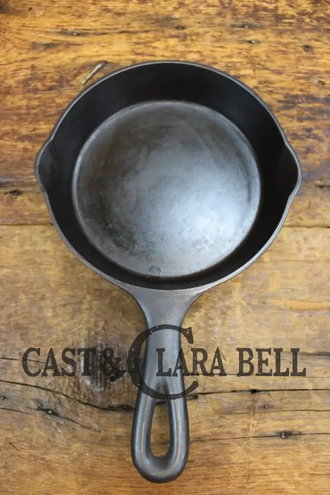 Hard To Find! Wagner Ware #2 Cast Iron Skillet. Stylized Logo Great Collectorโs Piece. Skillet