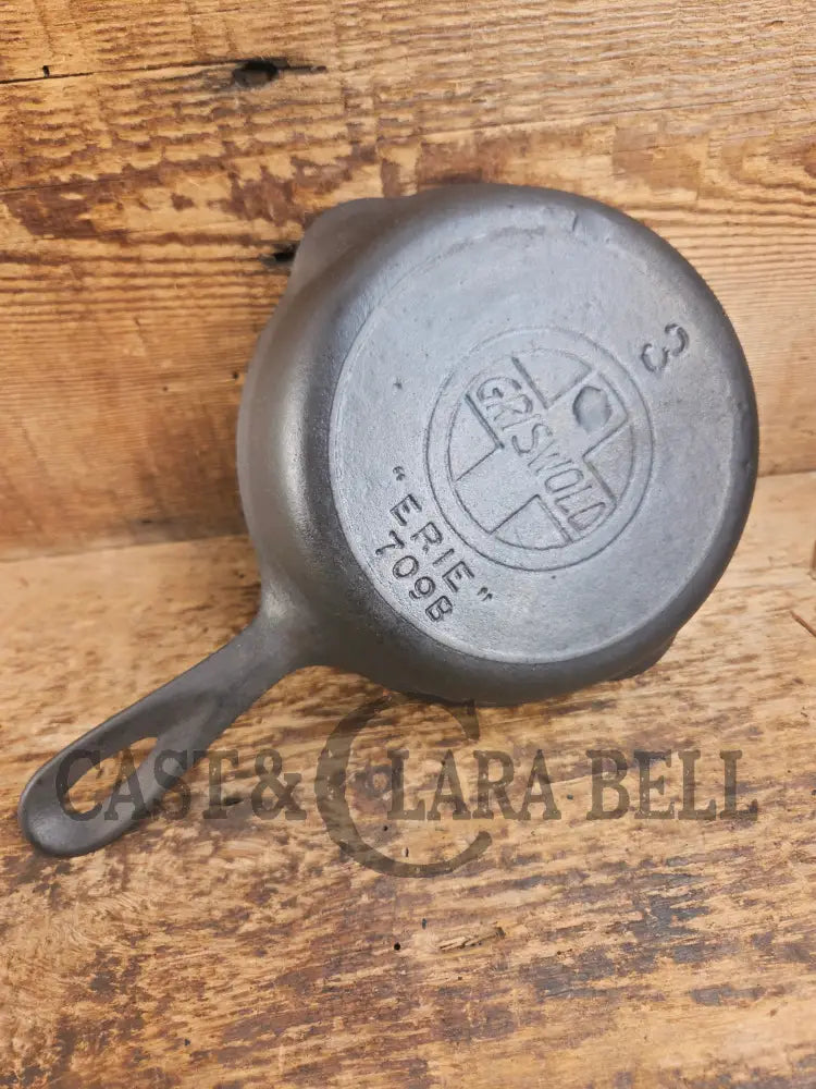 Harder to Find! 1910’s Griswold #3 Egg Skillet Large Block Slant Logo 709. So cool! Skillet