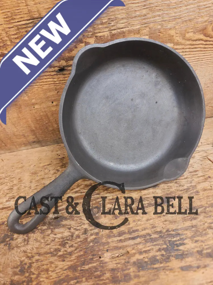 Harder to Find! 1910βs Griswold #3 Egg Skillet Large Block Slant Logo 709. So cool! Skillet