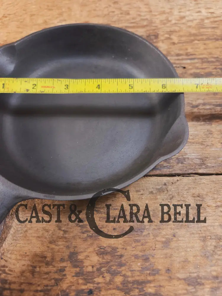 Harder to Find! 1910βs Griswold #3 Egg Skillet Large Block Slant Logo 709. So cool! Skillet