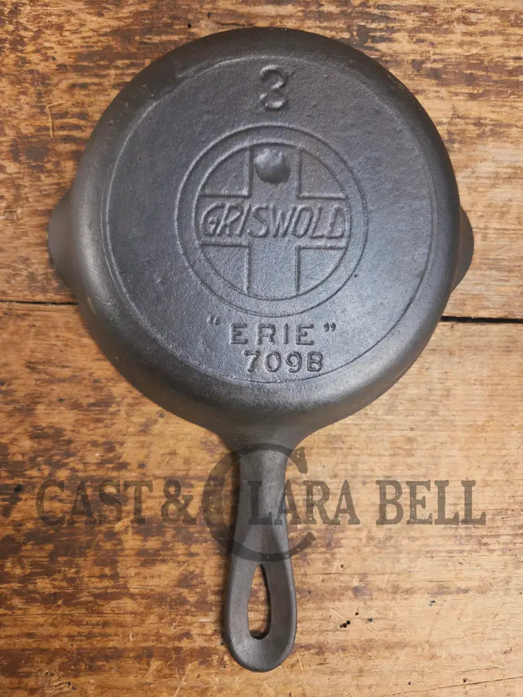 Harder to Find! 1910’s Griswold #3 Egg Skillet Large Block Slant Logo 709. So cool! Skillet