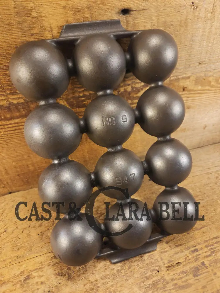 Harder to find! WONDERFUL gift idea or treat for yourself! 1920’s Griswold 12 cup Brownie Pan p/n 947. Variation 5 SC24