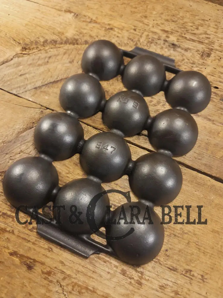 Harder to find! WONDERFUL gift idea or treat for yourself! 1920’s Griswold 12 cup Brownie Pan p/n 947. Variation 5 SC24