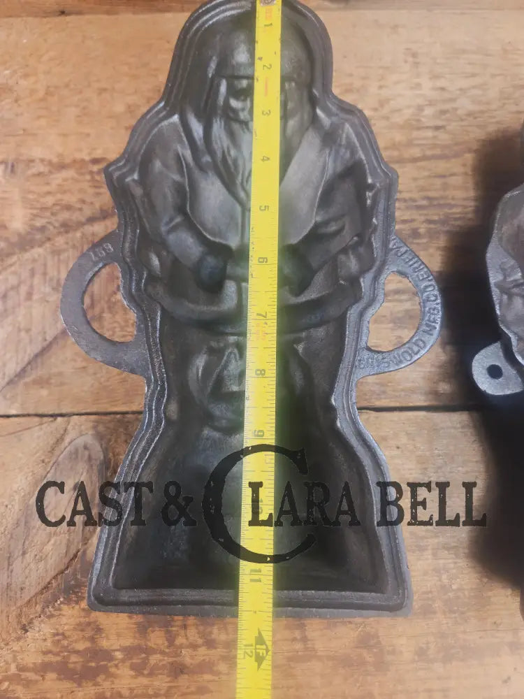 Ho Ho Hold the SHOW!! The Authentic #897/898 Griswold SANTA Cake Mold (Hello Kiddies!). Many copies are out there see