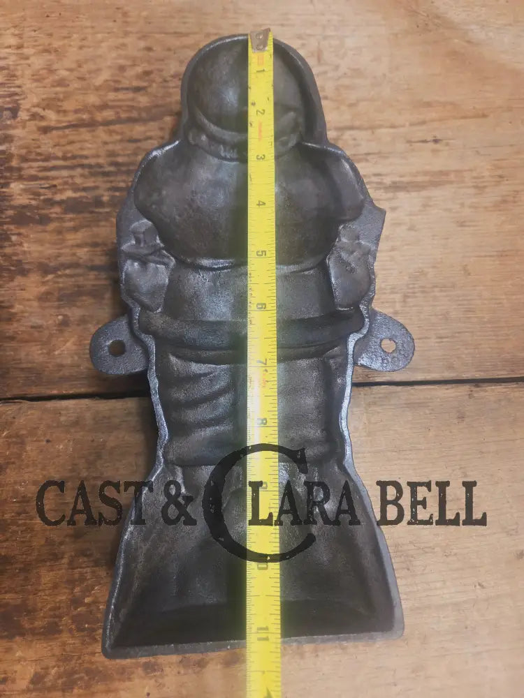 Ho Ho Hold the SHOW!! The Authentic #897/898 Griswold SANTA Cake Mold (Hello Kiddies!). Many copies are out there see