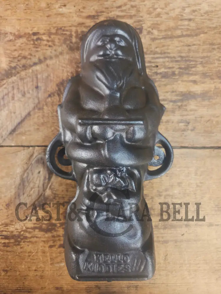Ho Ho Hold the SHOW!! The Authentic #897/898 Griswold SANTA Cake Mold (Hello Kiddies!). Many copies are out there see