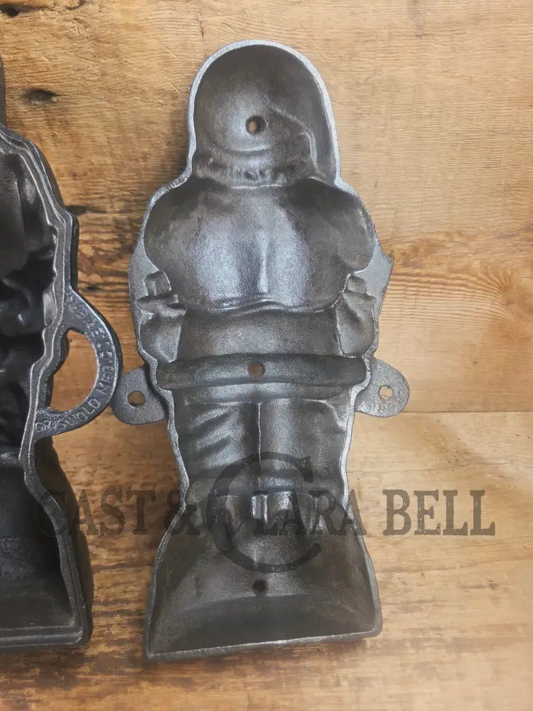 Ho Ho Hold the SHOW!! The Authentic #897/898 Griswold SANTA Cake Mold (Hello Kiddies!). Many copies are out there see
