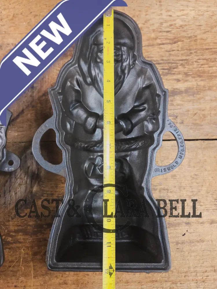 Ho Ho Hold the SHOW!! The Authentic #897/898 Griswold SANTA Cake Mold (Hello Kiddies!). Many copies are out there see
