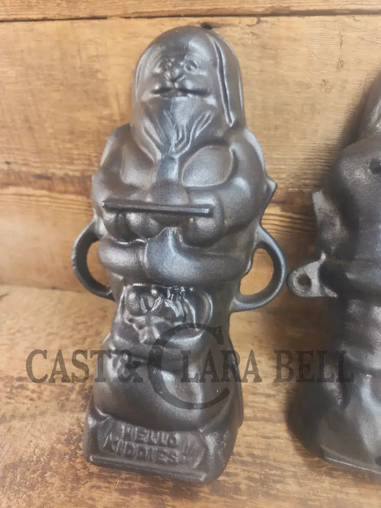 Ho Ho Hold the SHOW!! The Authentic #897/898 Griswold SANTA Cake Mold (Hello Kiddies!). Many copies are out there see
