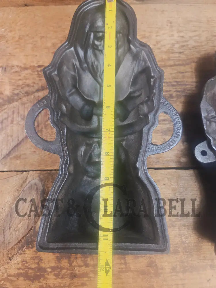 Ho Ho Hold the SHOW!! The Authentic #897/898 Griswold SANTA Cake Mold (Hello Kiddies!). Many copies are out there see
