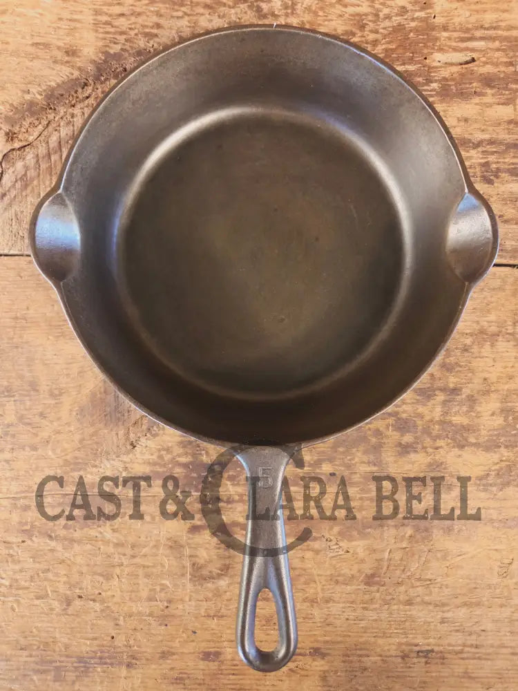 HTF! 1920’s #5 O’Brien and O’Brien (Chicago IL) Cast iron Skillet. Unique for the collector! - Skillet