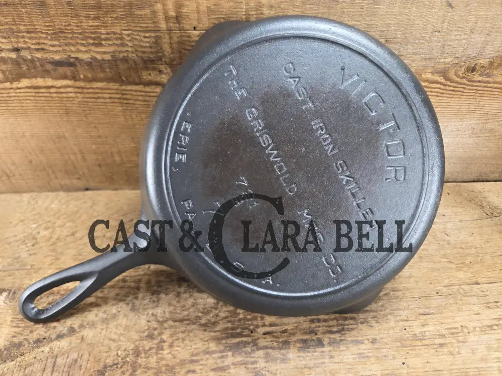 HTF 1920’s Griswold Fully Marked Victor #7 Skillet with Heat Ring 721 B. Fully Restored and Ready to Use! Skillet