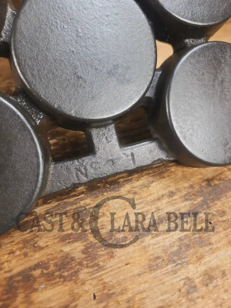 HTF 1920’s Griswold No. 1 Gem Pan Variation 1 11 cup p/n 940. Rarity 4 Bakeware