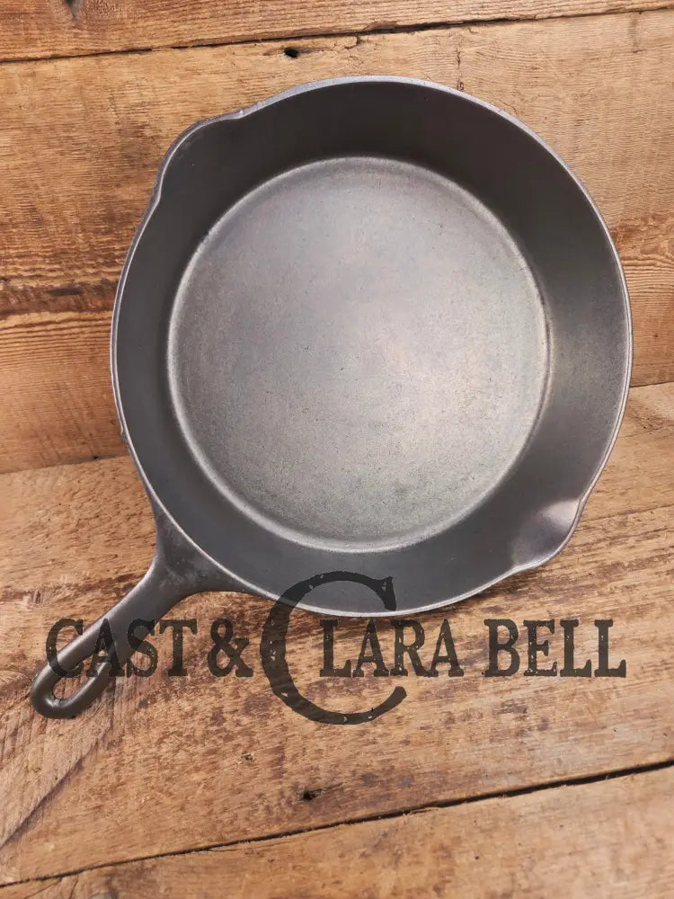 HTF 1920’s Wagner Sidney O #9 ’Arc Straight’ Skillet with Heat Ring. Beautiful design superior performance Skillet